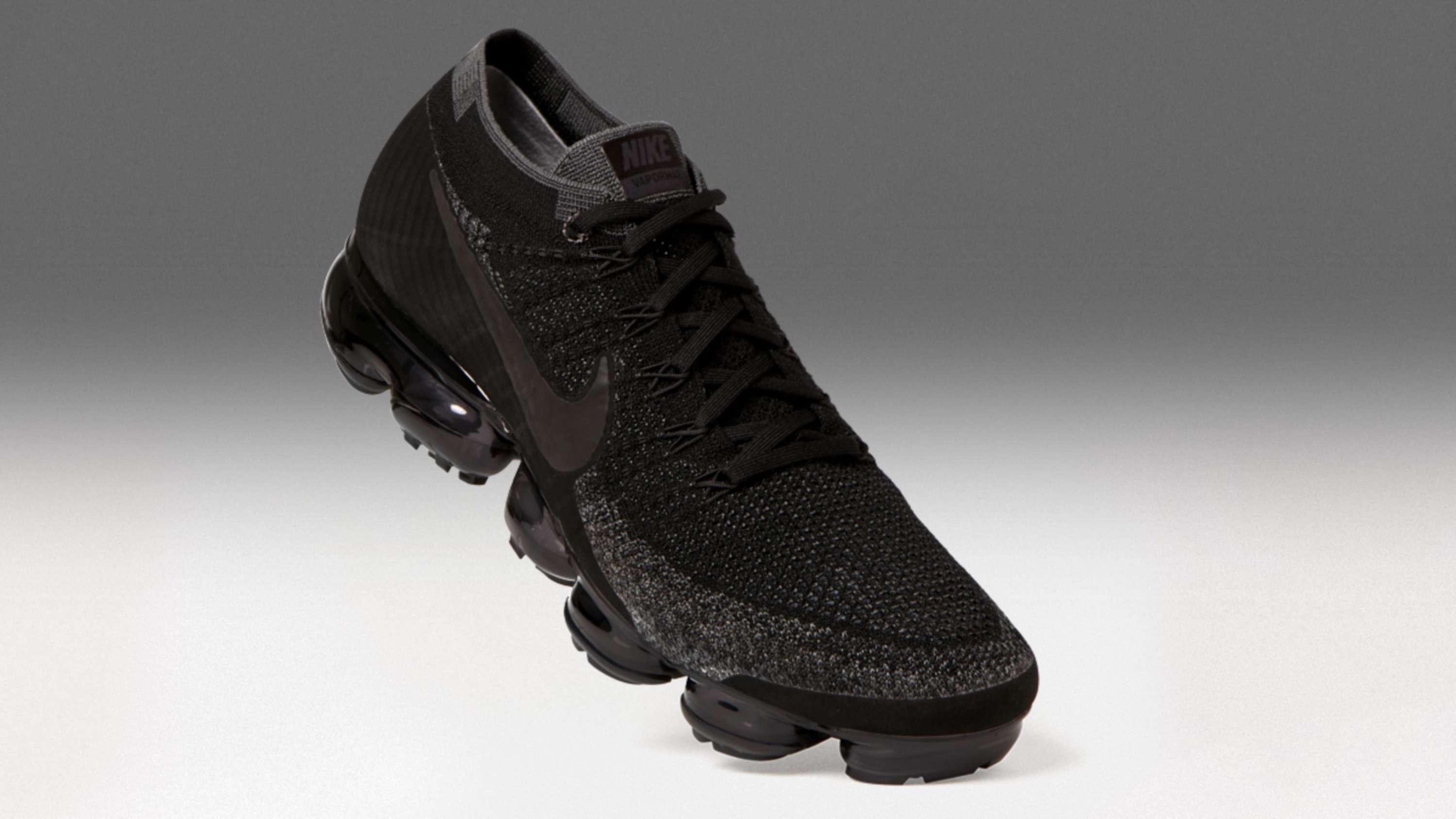 Nike wmns air vapormax plus (black / black - outlet team red - hyper violet)